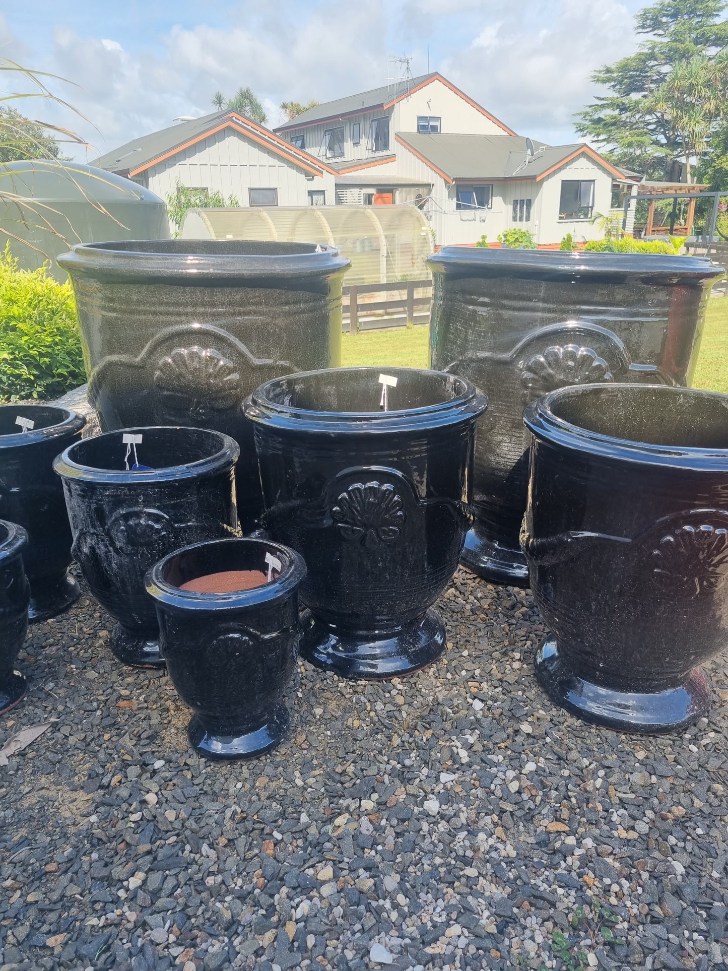 Provincial Urns - Black