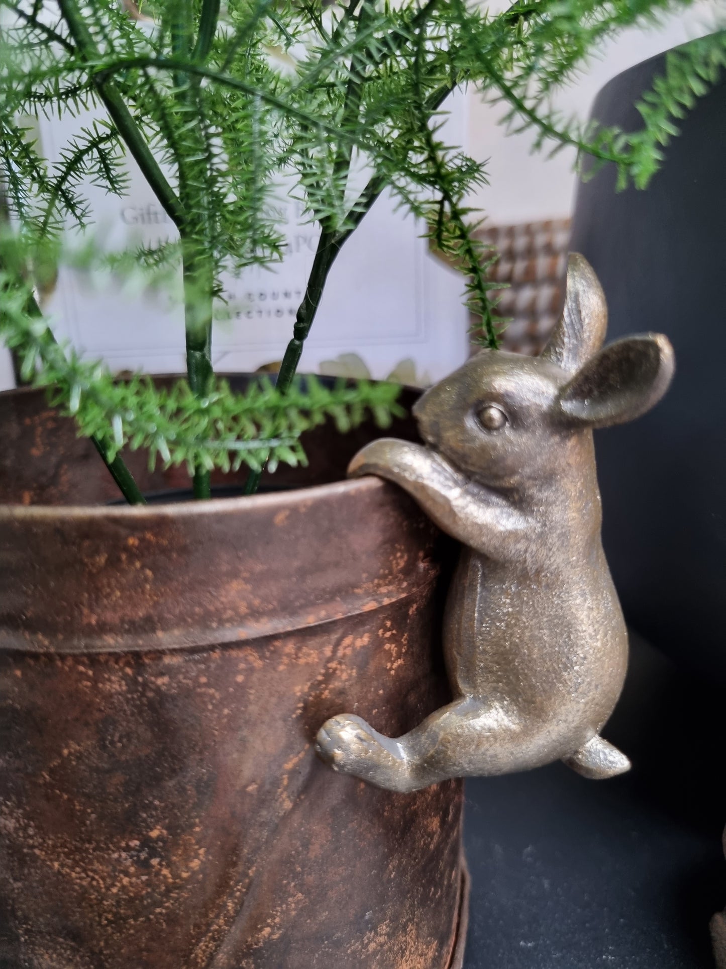 Rabbit Pot Ornament - Gold / Bronze