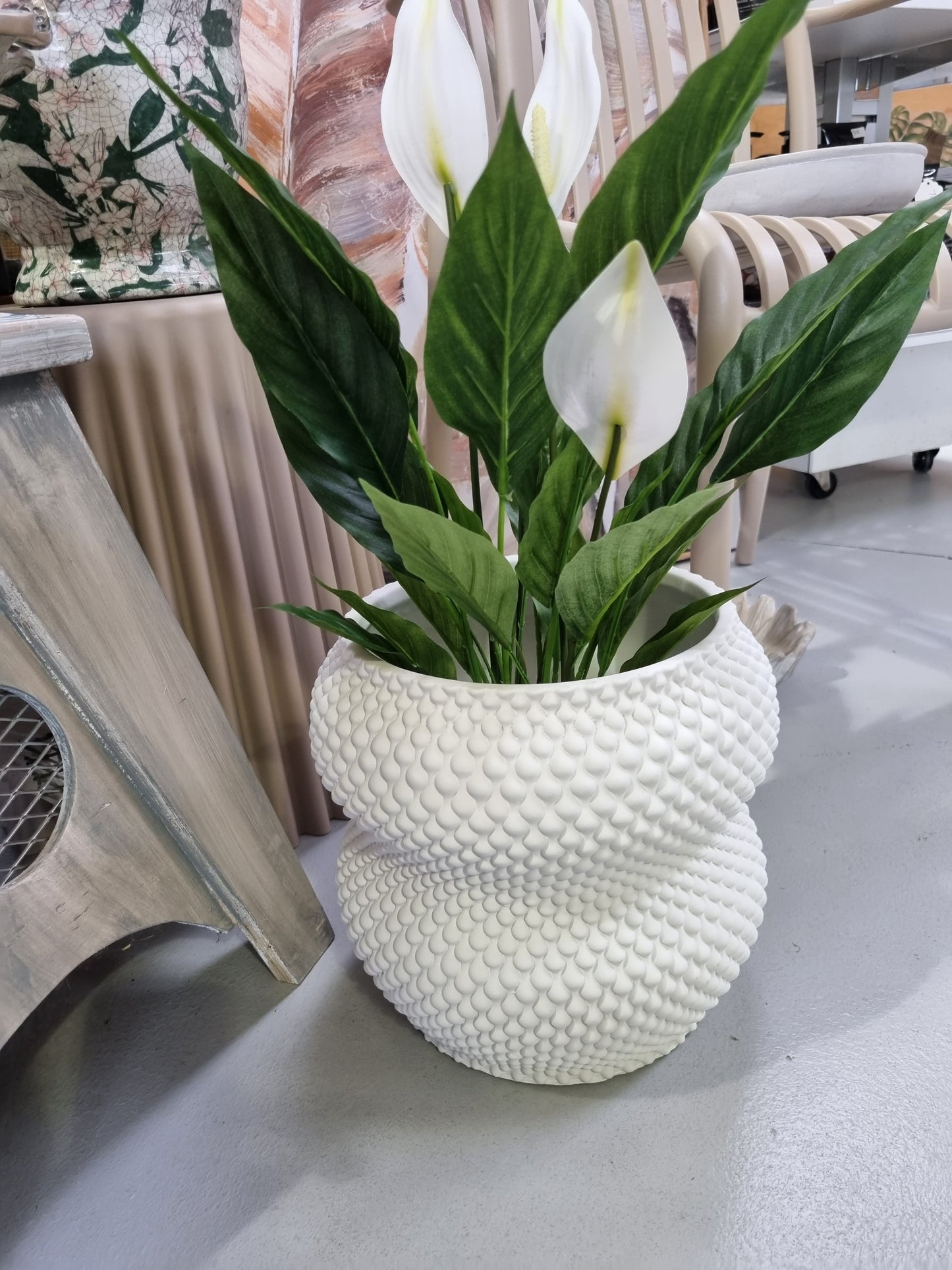 Raquel Textured Pot