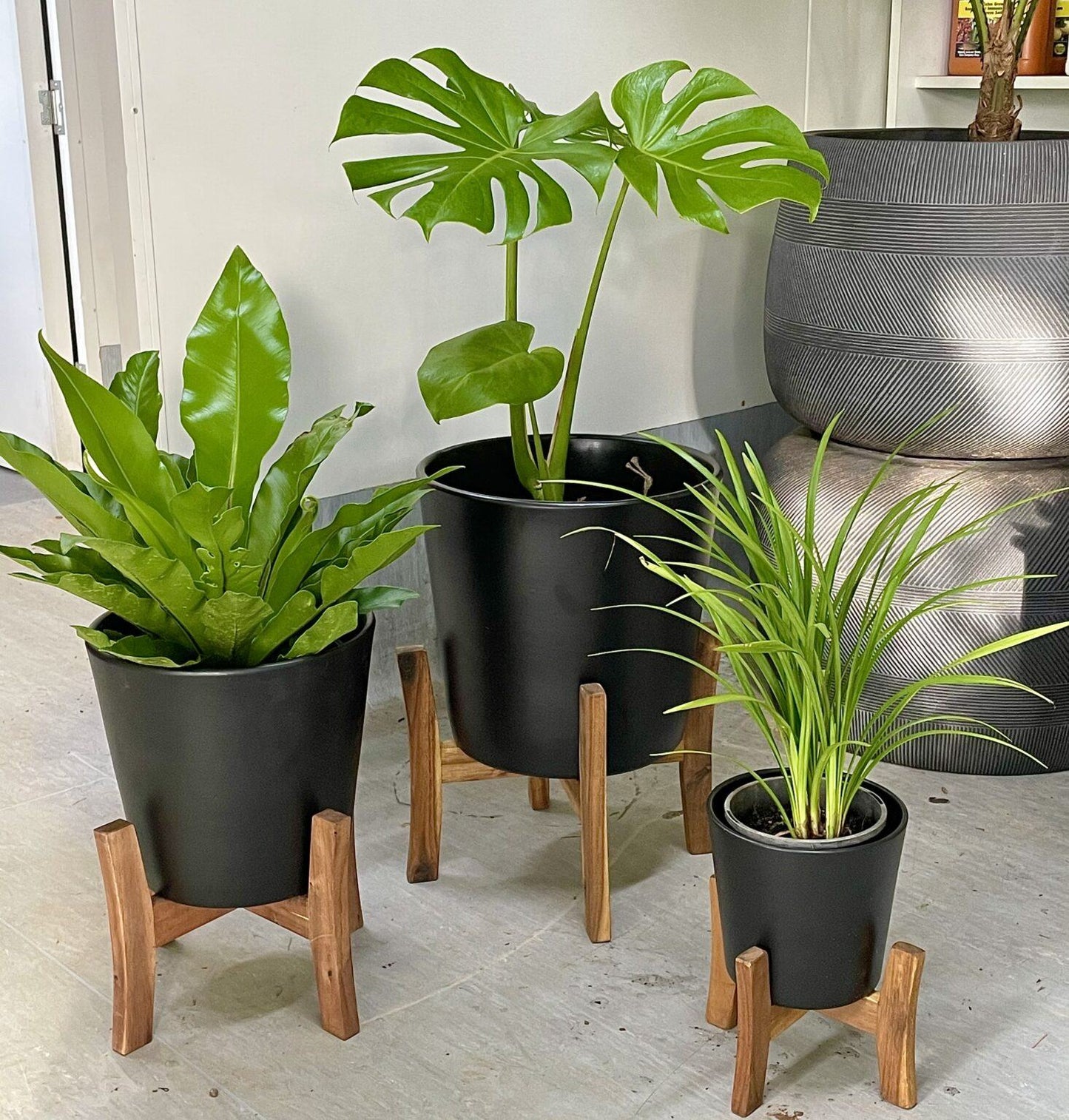 SUPERDEAL Jayda Planters with Stand - Black