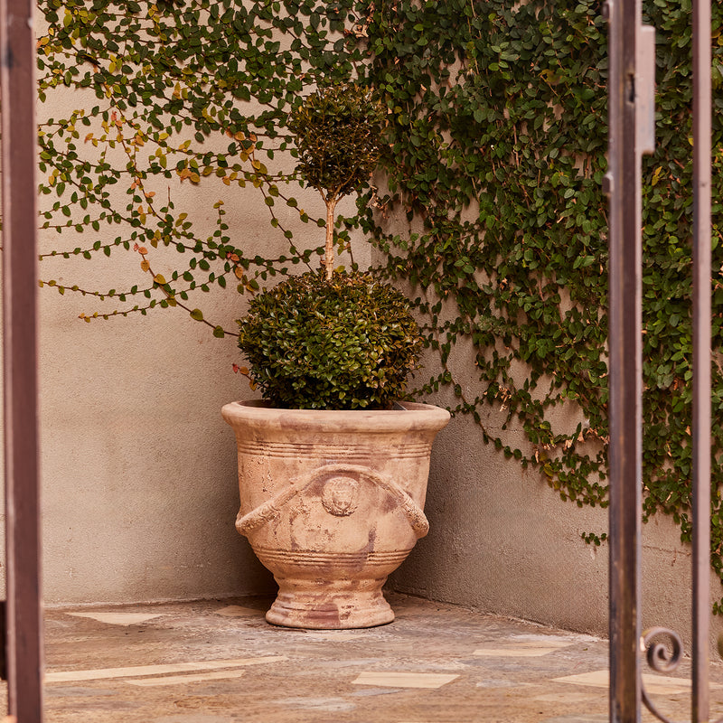 Villa Urns