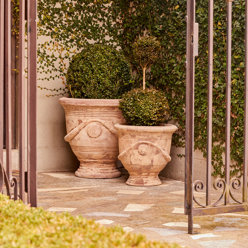 Villa Urns