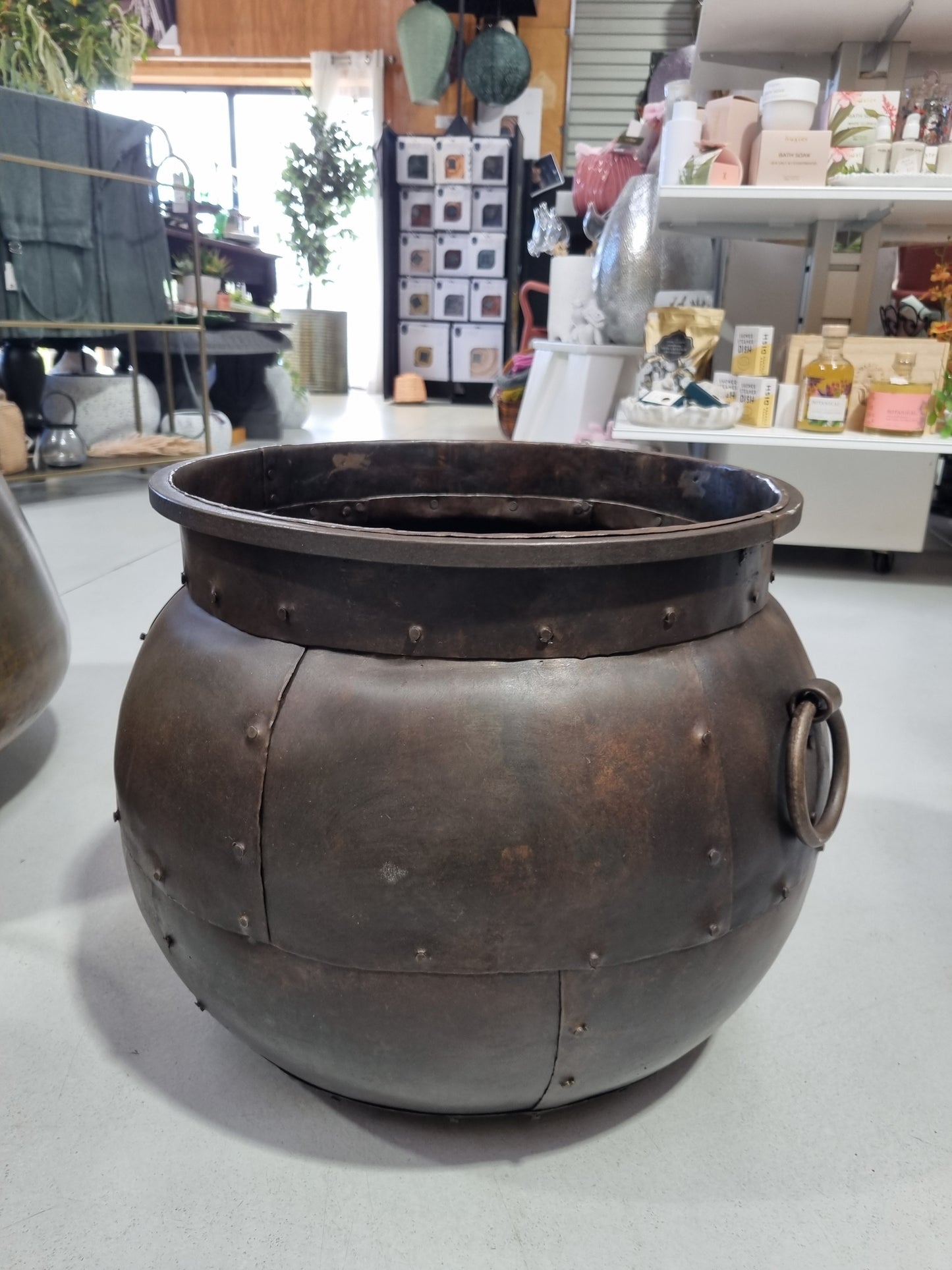 Sahar Iron Planter