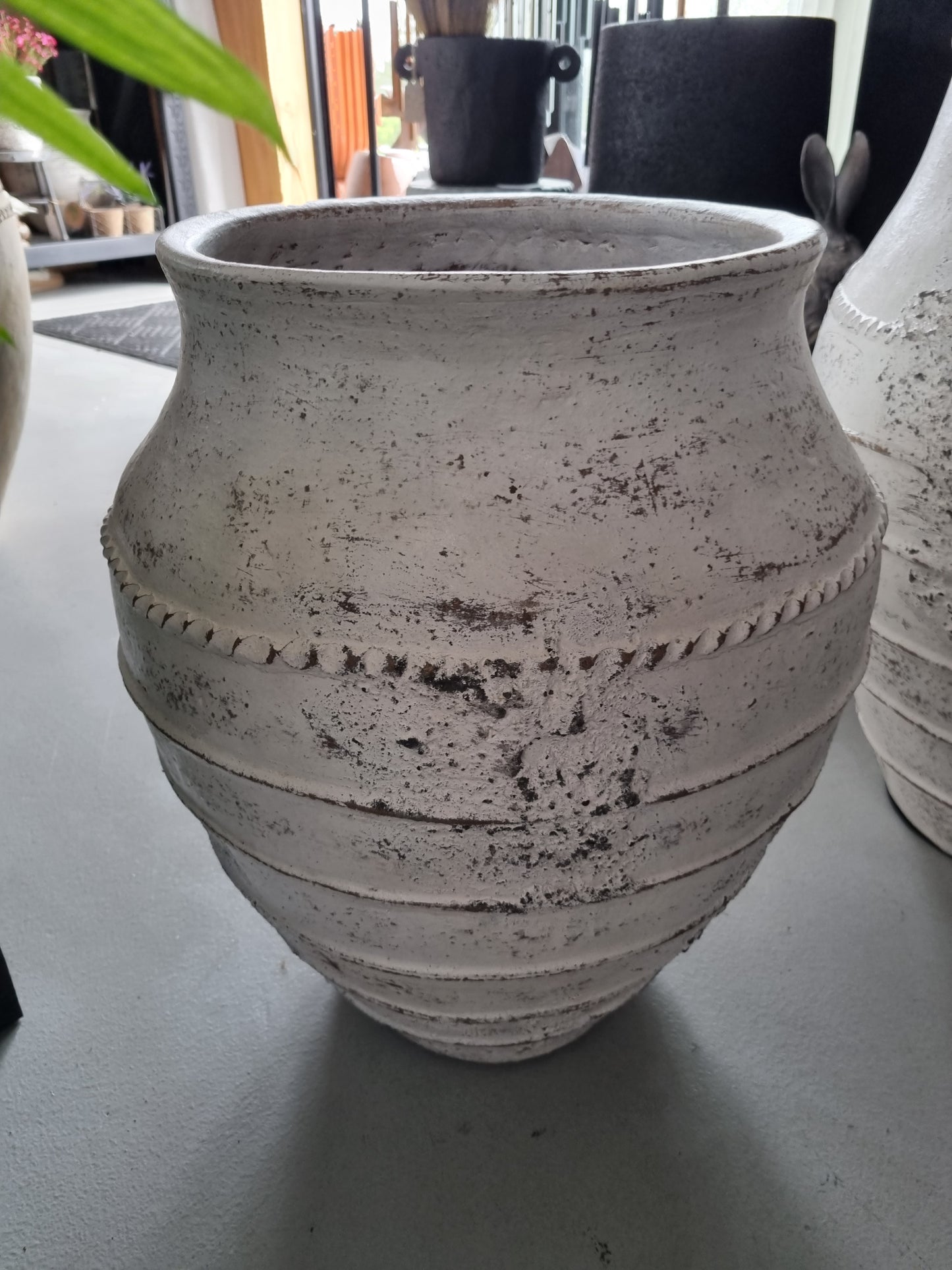 Lombok Mia Pot - Antique Whitewash Large