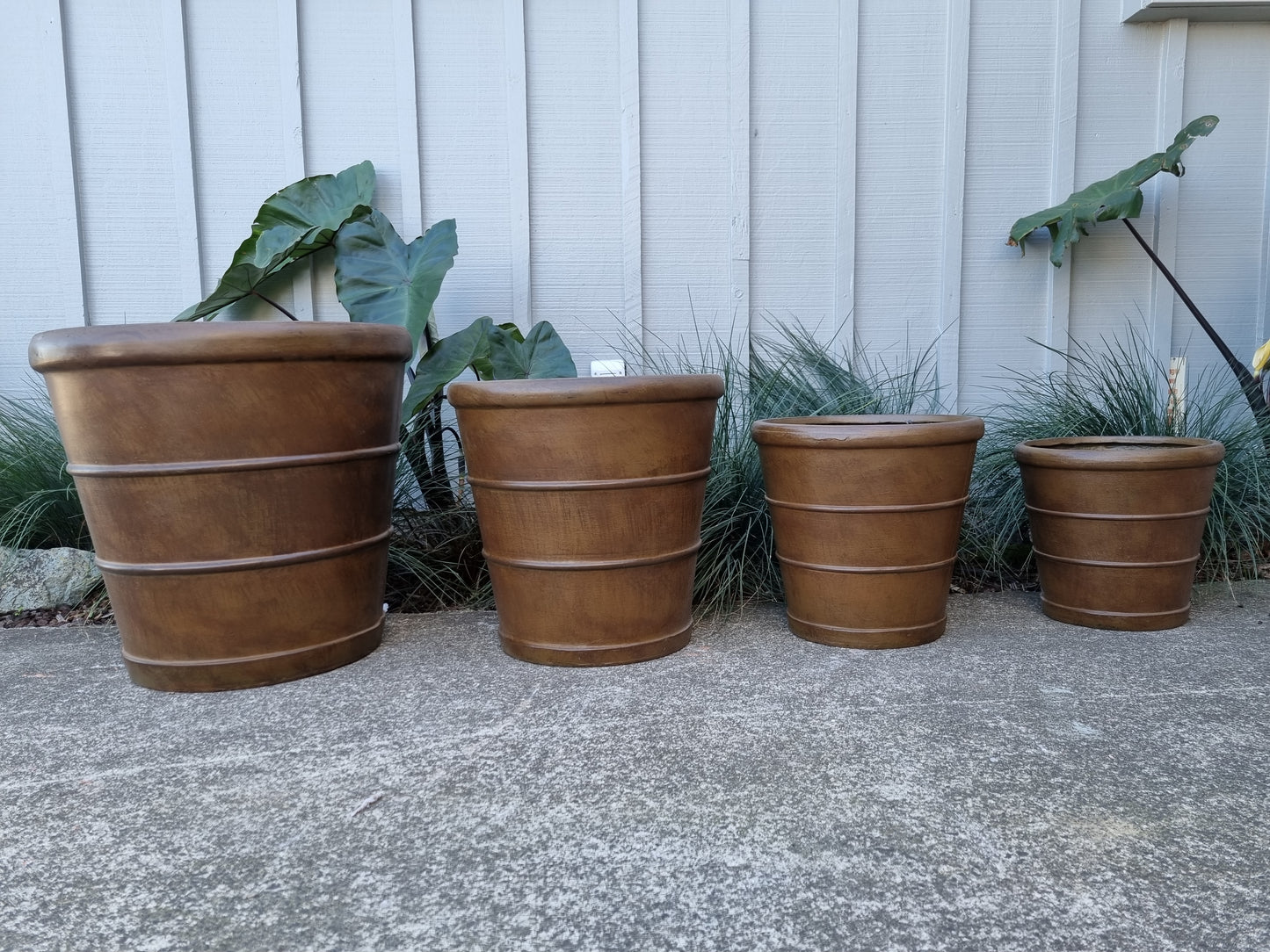 Line Bucket Pots