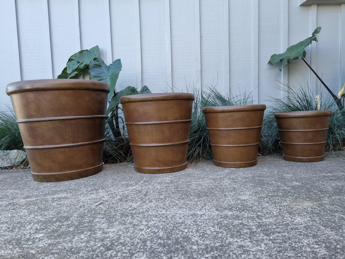 Line Bucket Pots