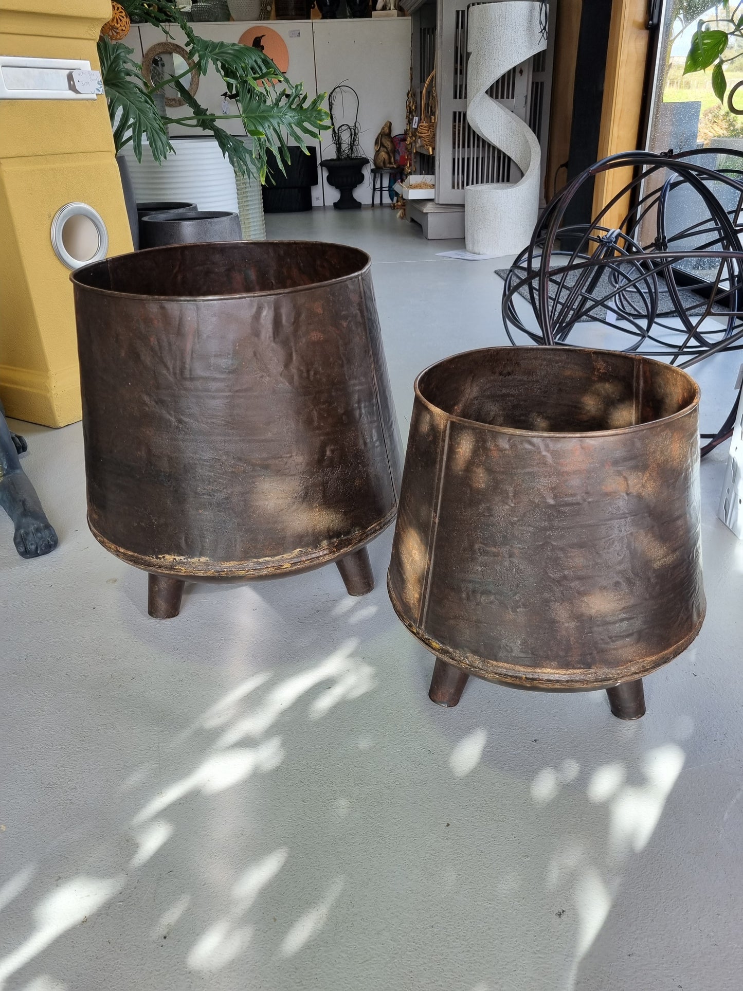 Orginal Iron 3 Leg Planter - Medium