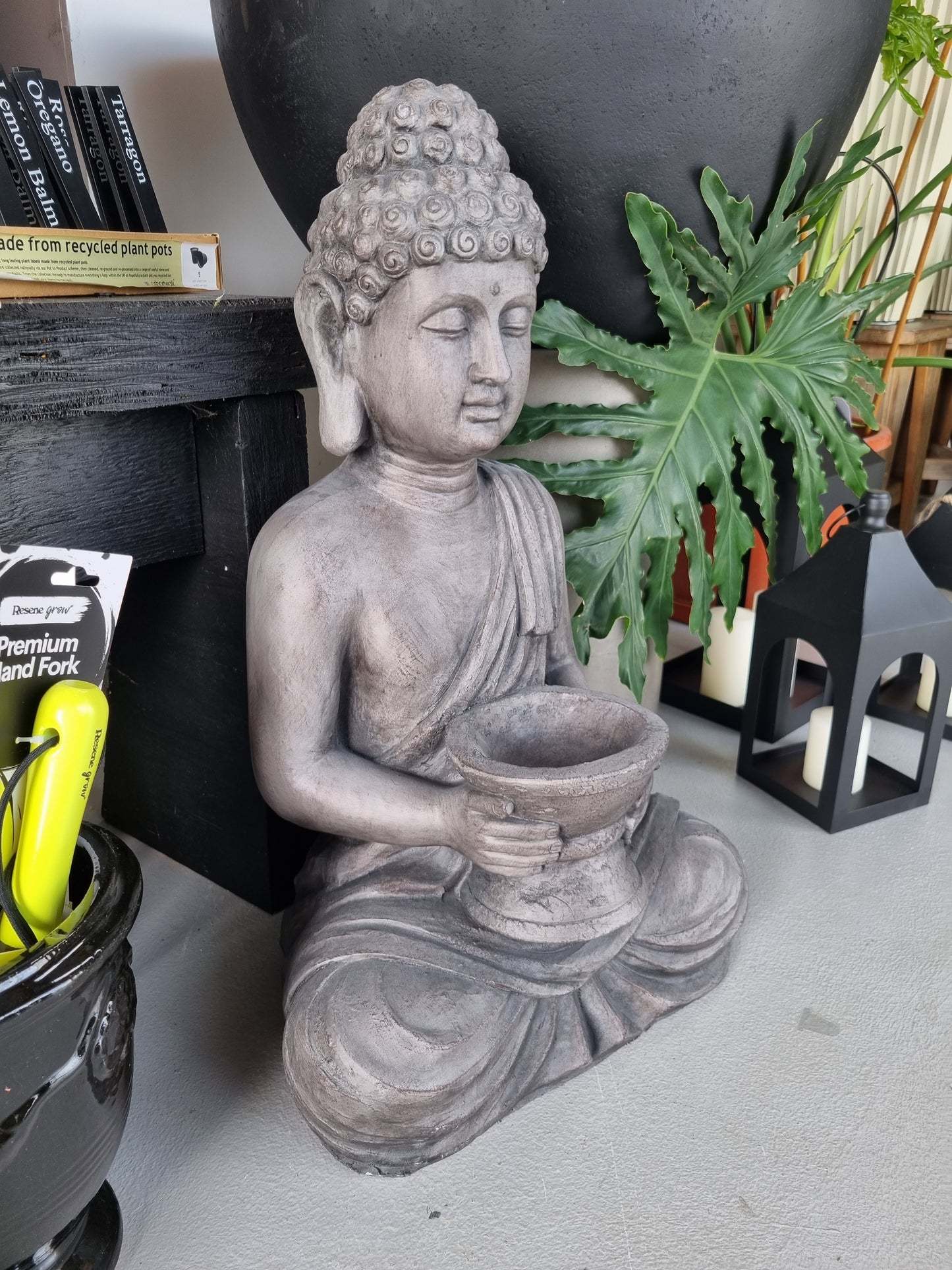 Sitting Buddha Statue