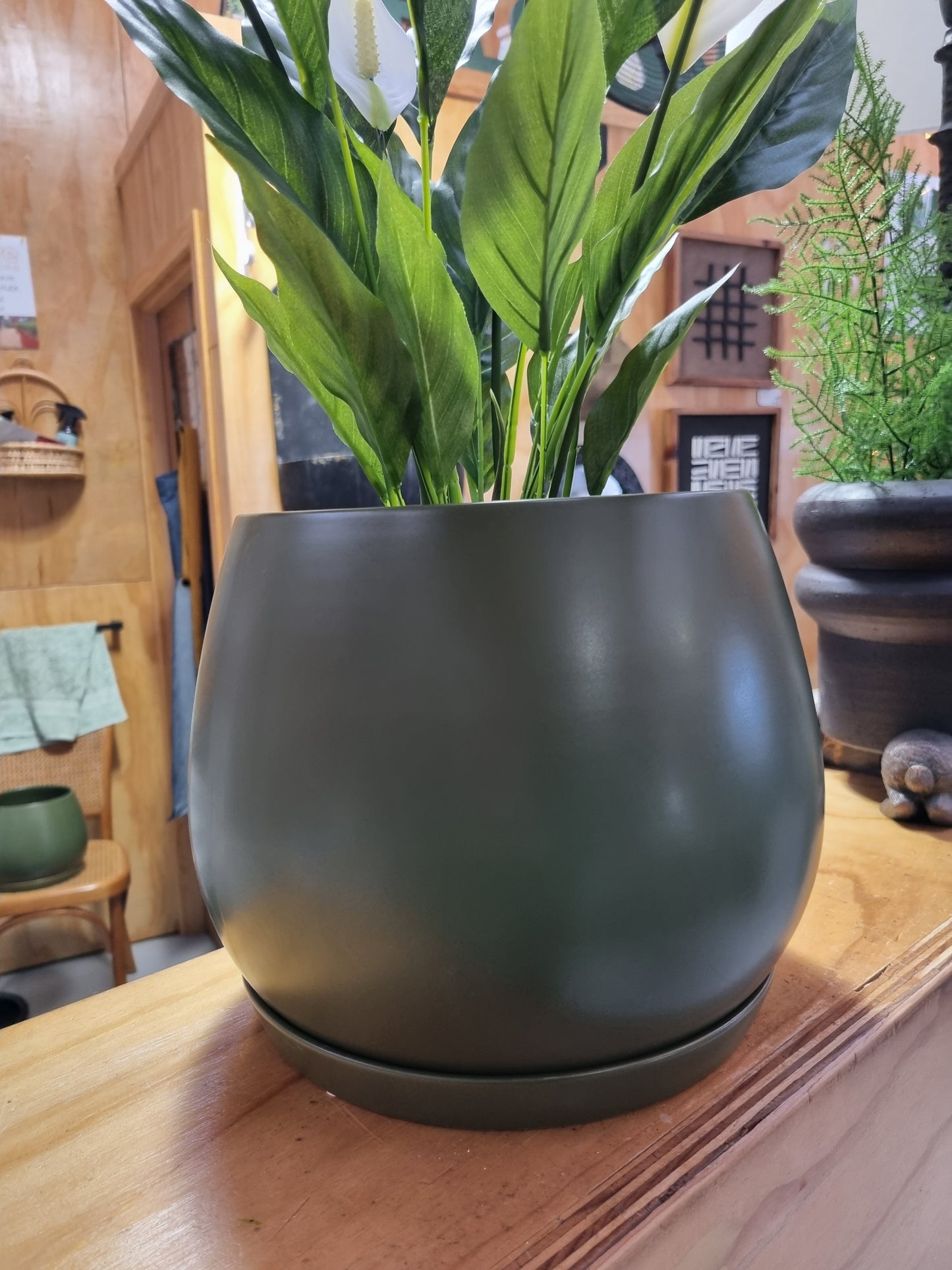 Deep Green Egg Pot and Saucer