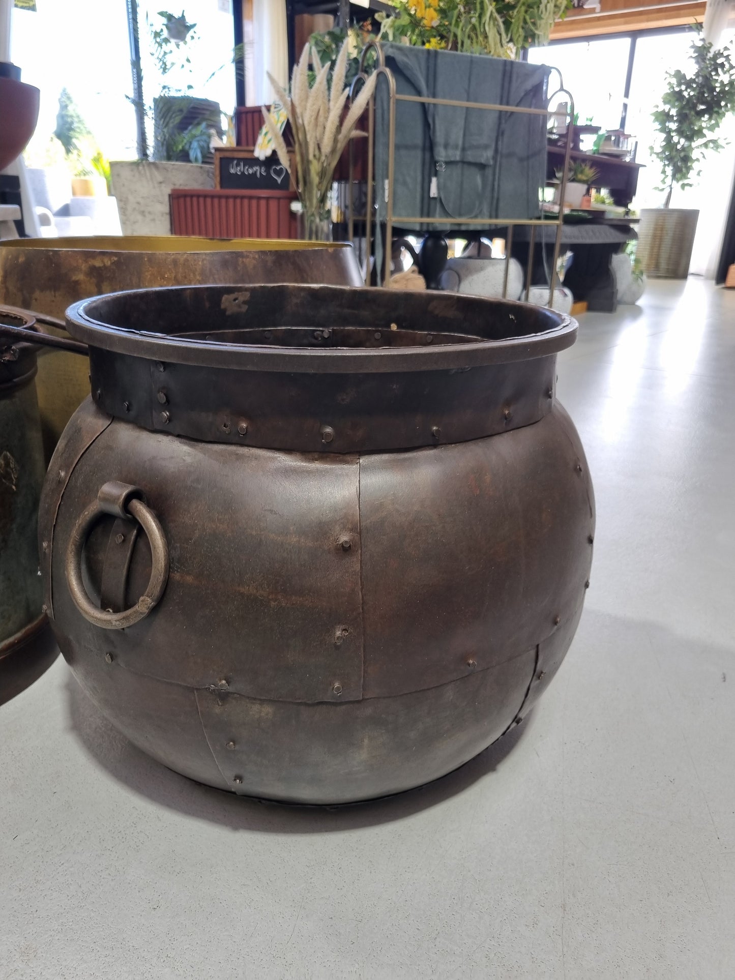Sahar Iron Planter