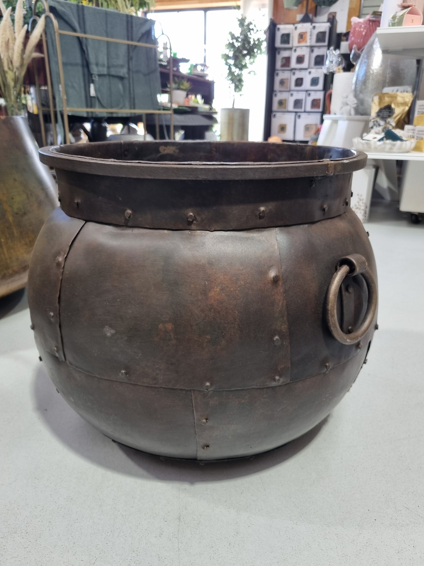 Sahar Iron Planter