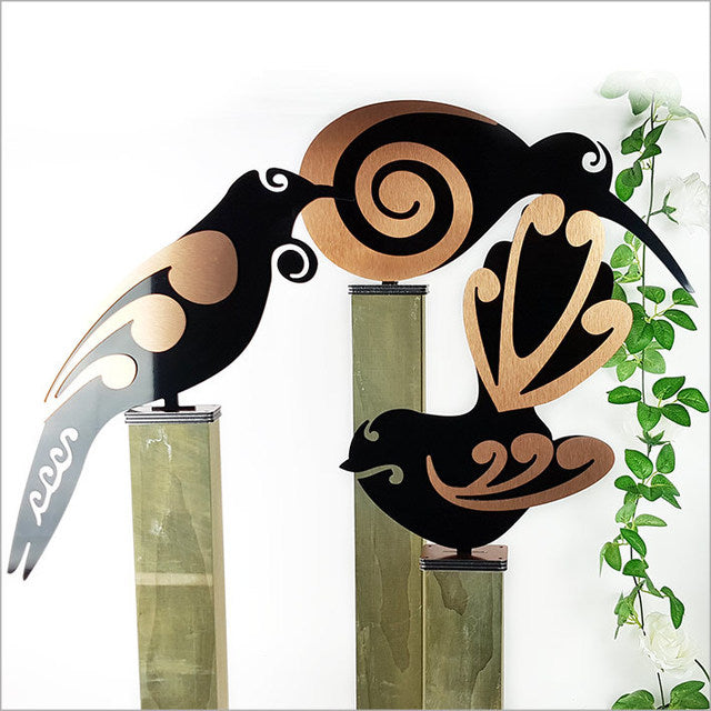 Free Standing Two Toned Fantail